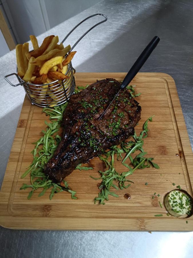 Rambrouch Hotel Restaurant L'Escale Du Bon Accueil מראה חיצוני תמונה